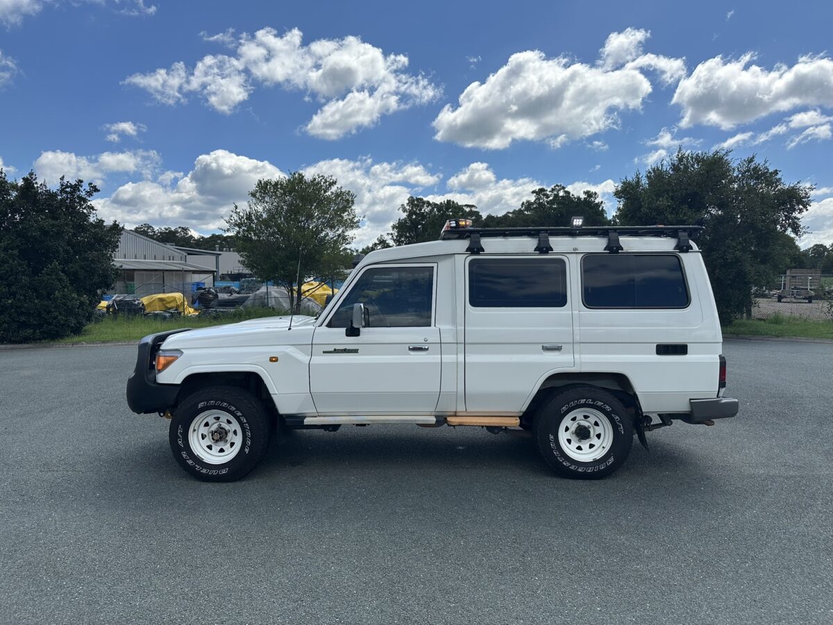 2015 TOYOTA LANDCRUISER GXL TROOPCARRIER AMBULANCE